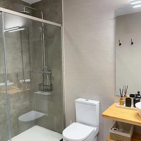 Apartment Comfortable Modern Escape 4 Bed 2 Bath *