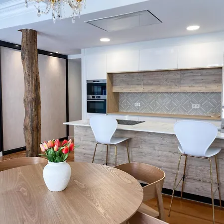Apartment Comfortable Modern Escape 4 Bed 2 Bath *