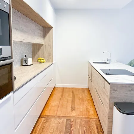 Comfortable Modern Escape 4 Bed 2 Bath San Sebastian
