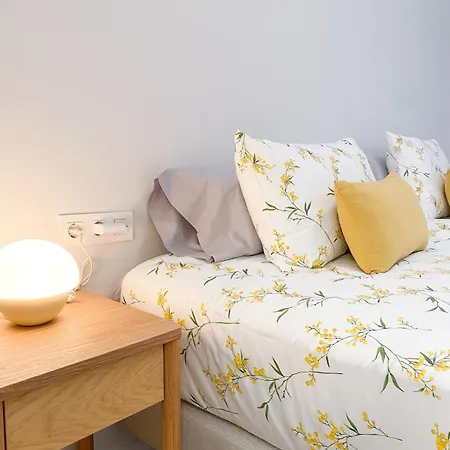 Comfortable Modern Escape 4 Bed 2 Bath Apartament *